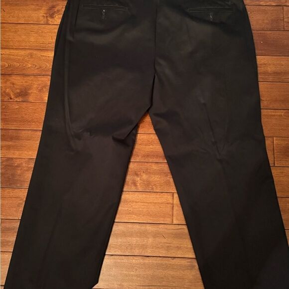 DOCKERS Khaki Classic Fit  (Brown) - Men's W44L30 - Picture 2 of 4